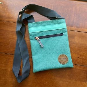 🍀Dakine Teal Adjustable Crossbody